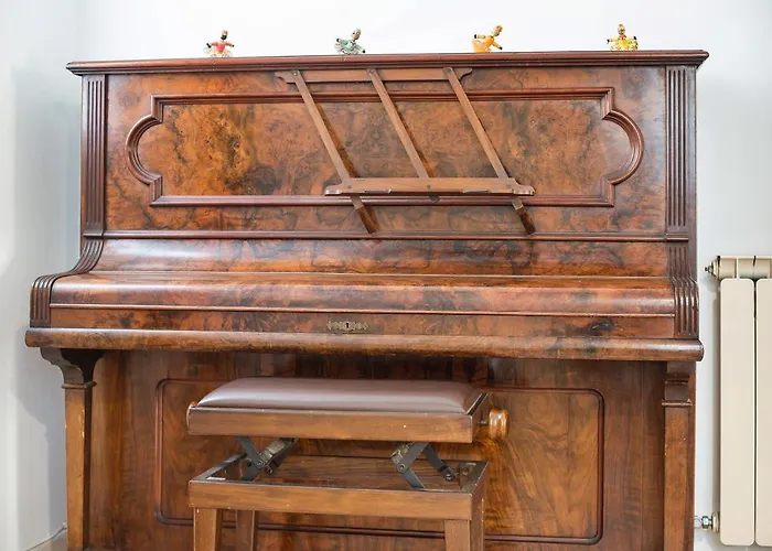 Miriam E Carlo * Moneglia