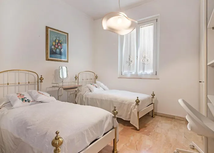 Miriam E Carlo Apartman *